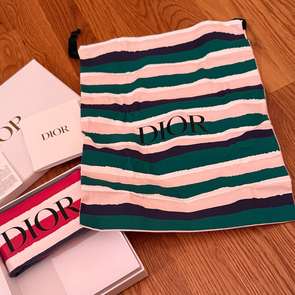 Dior bundle with two travel pouches. - Picture 2 of 5